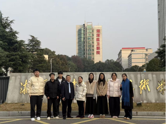 长交学院口腔专业团队赴湘潭医卫职业技术学院交流学习活动